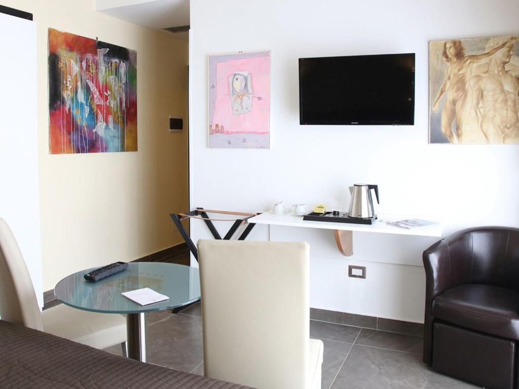 Boutique Piazza Carita 4*
